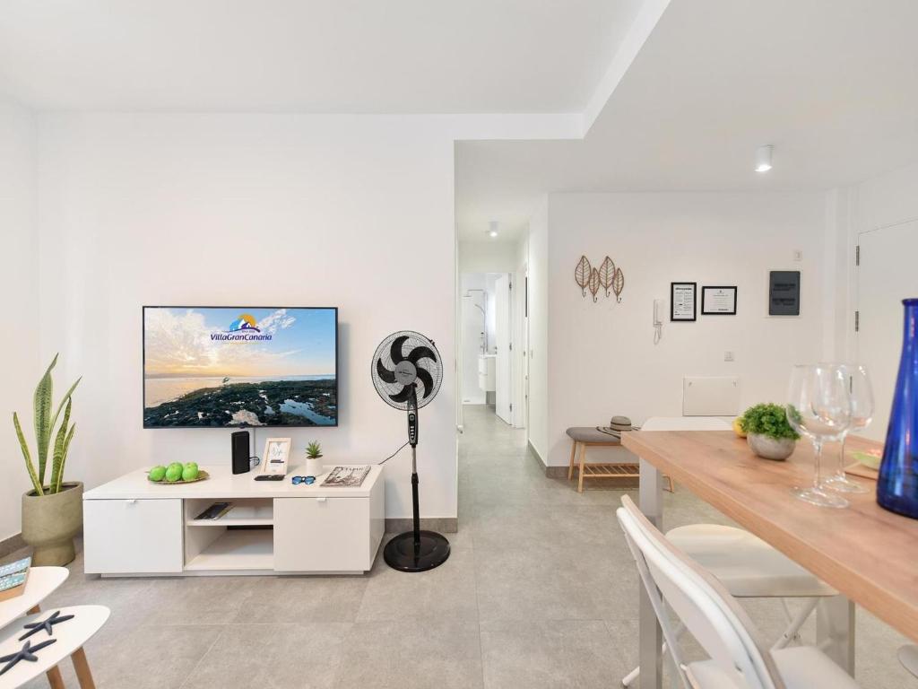 Chic Las Palmas Apartment for 3 - 5