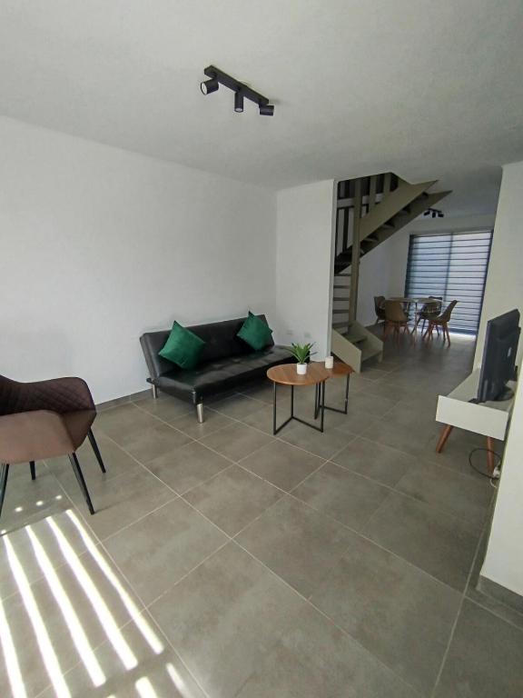 Talca arriendo alojamiento casa de 4 a 6 personas - 1