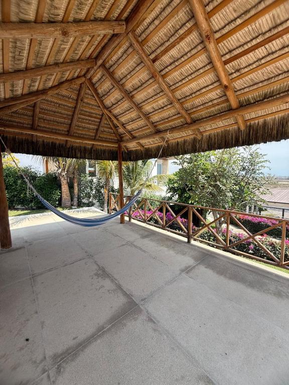 Lighthouse House on the Beach, Jacuzzi and 24-7 Security - 5