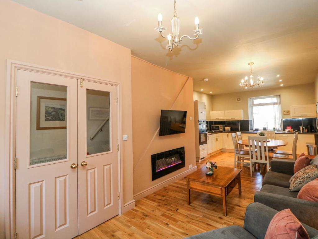 Corner Cottage, Tideswell photo 2