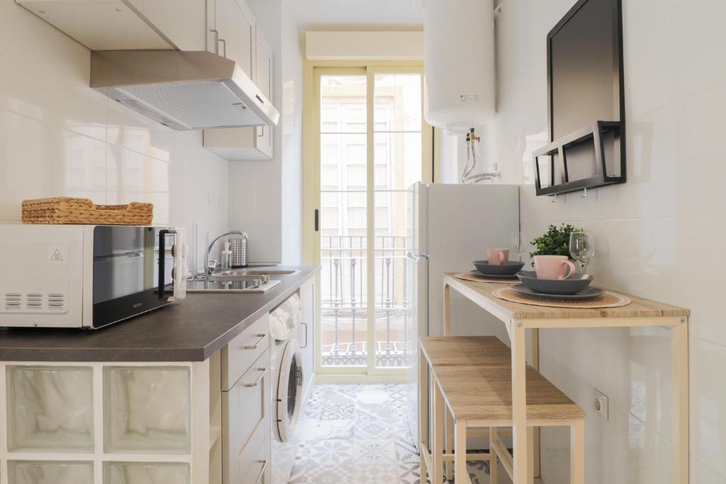 C93 - Trendy Two Bedrooms in Ollerias - 3