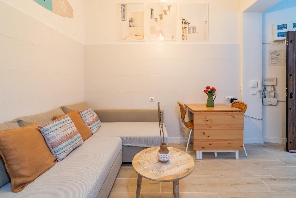 Cubo's Central Malaga Apartment - 4