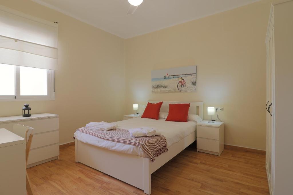 C102 - Huge and Stylish 5 Bedroom by the Center - 3