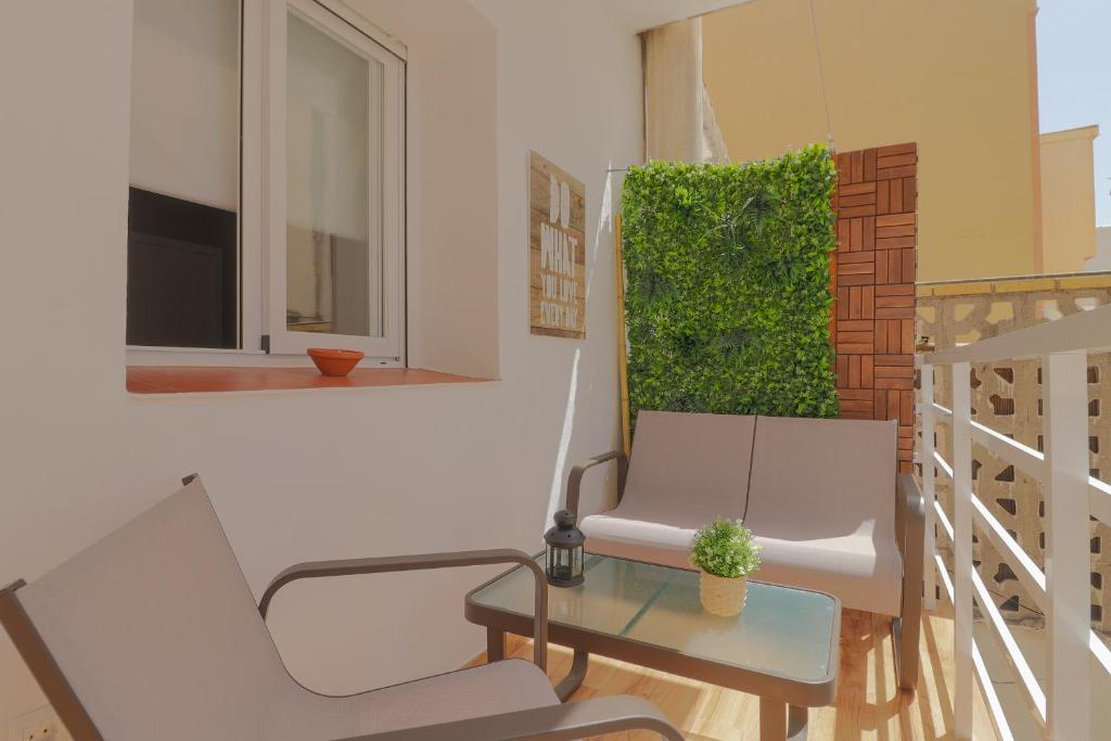 C102 - Huge and Stylish 5 Bedroom by the Center - 2