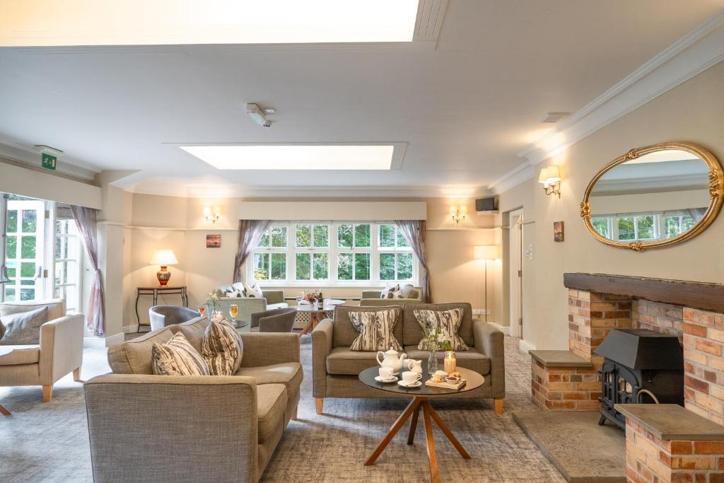 Shared lounge/TV area, Briery Wood Country House Hotel in Windermere