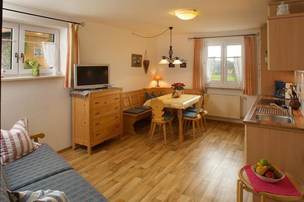 Ferienwohnung Bergblick m zusätzl Doppelzimmer, Hof Alpenseeblick, NesselwangAttleseeAllgäu - 2