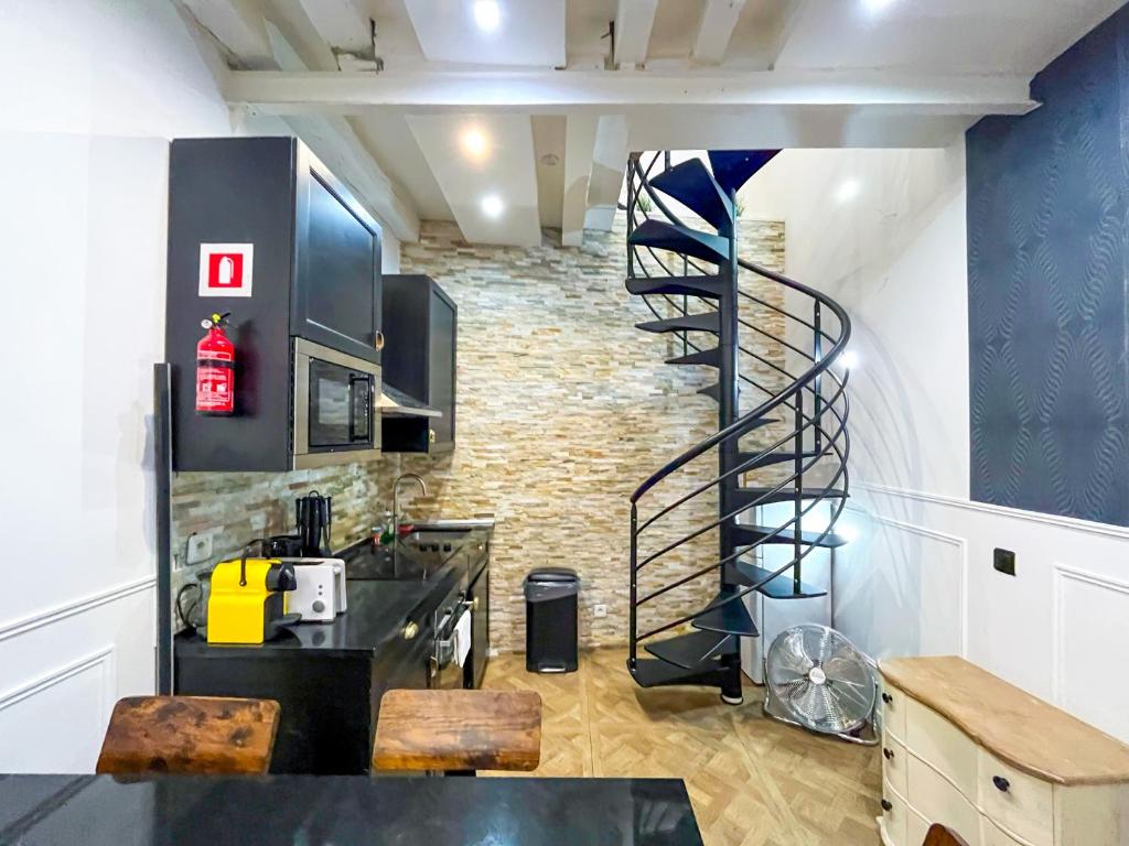 UrbanFlat 32 - Appartement de 2 étages en plein centre de Paris - 4