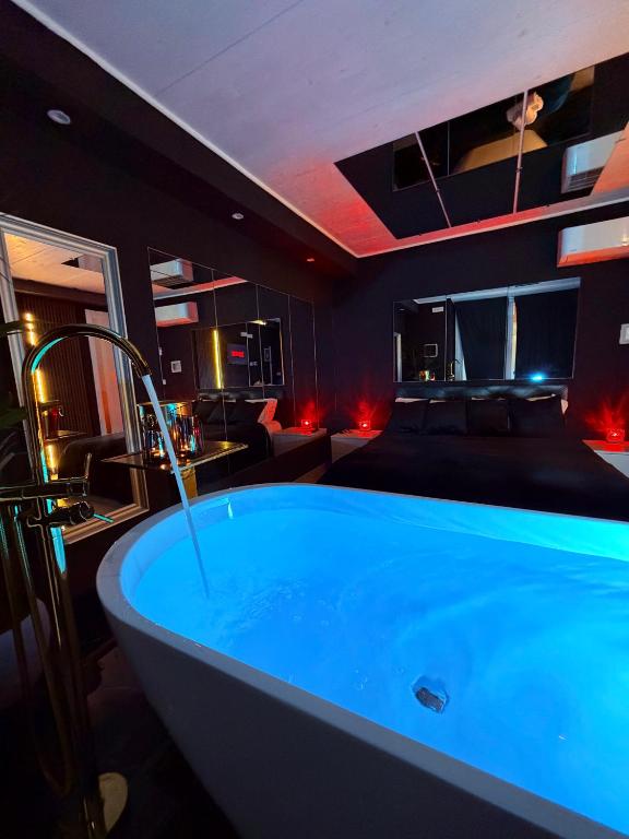 Ama Suite Romantic Spa - 1