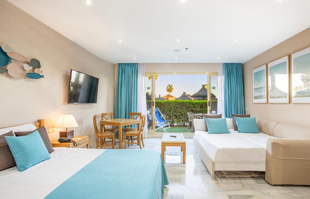 Sunset Beach Club Hotel Apartments — Hotel rooms in Benalmadena, Andalusia