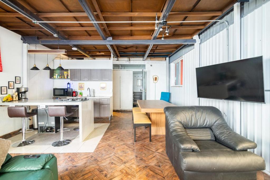 Great Roma Norte Spot Sleeps 16 in 4BR - 1