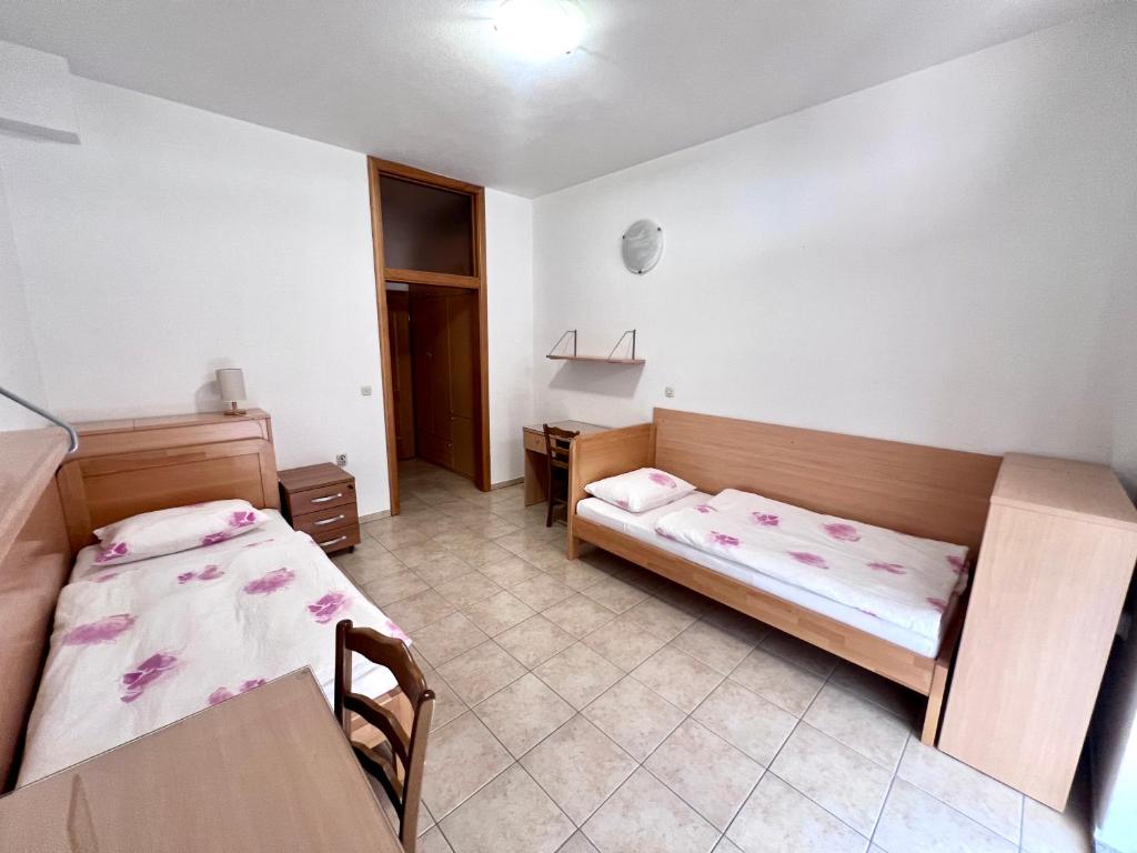 Paxora sobe - Mostar - 1