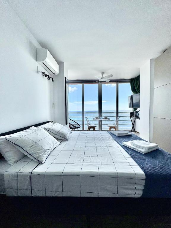 Mediterranean Dream Seafront & Parking - 5