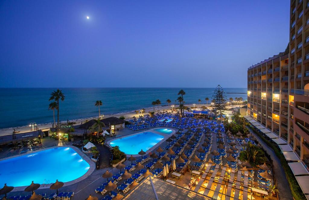 Sunset Beach Club Hotel Apartments — Swimming pool in Benalmadena, Andalusia