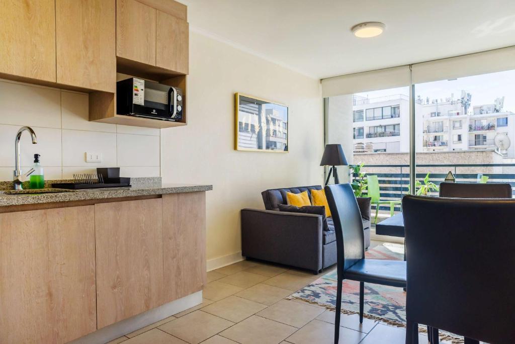 Chic 1BR Oasis in Centro Metro Bliss Your Doorstep - 2