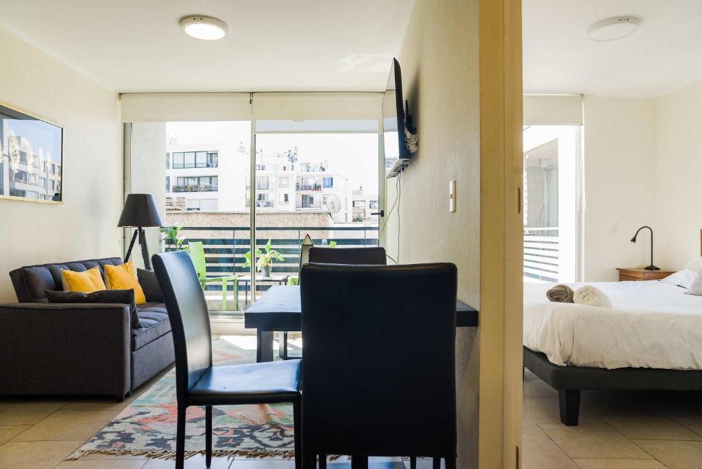 Chic 1BR Oasis in Centro Metro Bliss Your Doorstep - 3