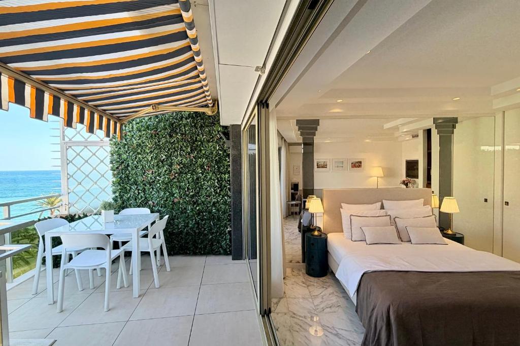 ROYAL PROMENADE Pool Terrace Sea View Air Conditioning - 1