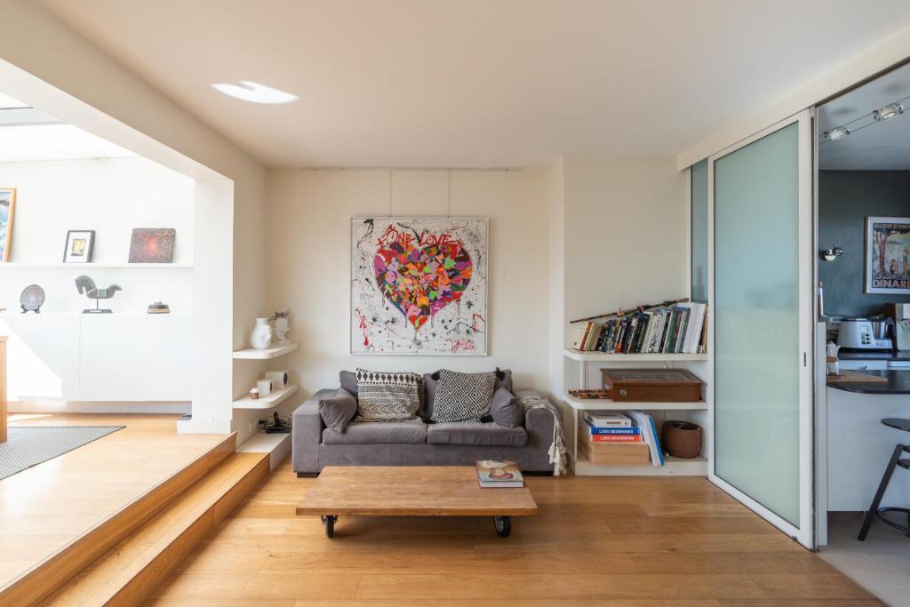Breathtaking 2BD Apartment Roof-top Patio 19e! - 1