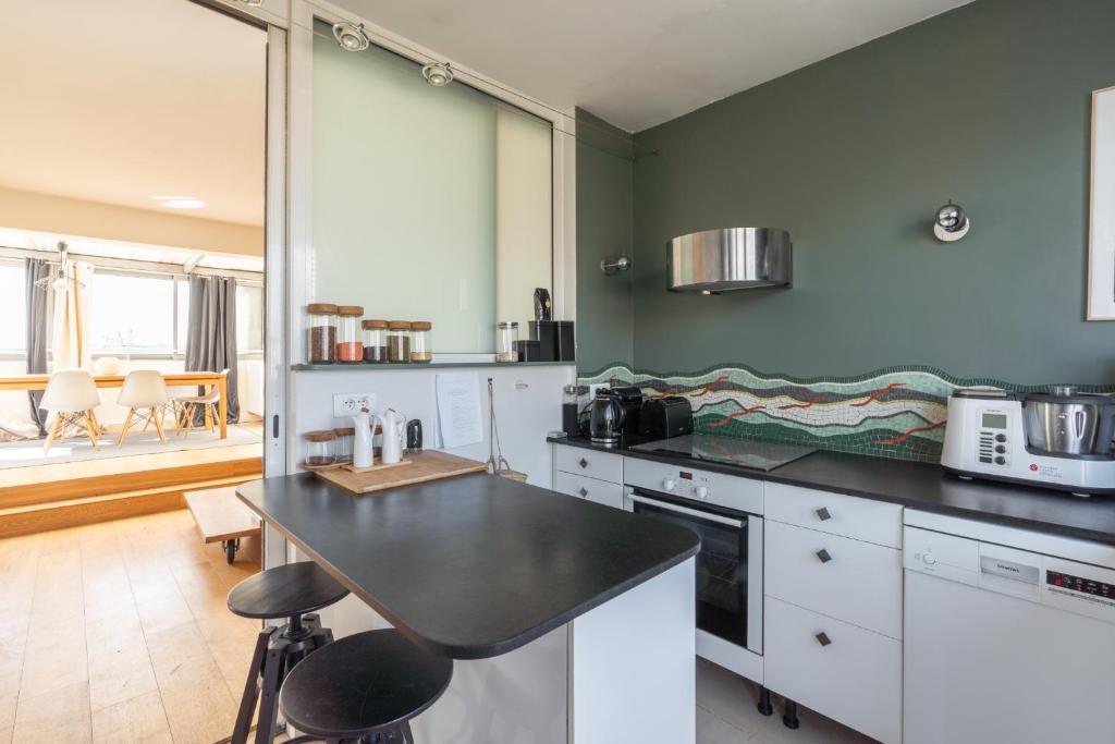 Breathtaking 2BD Apartment Roof-top Patio 19e! - 4