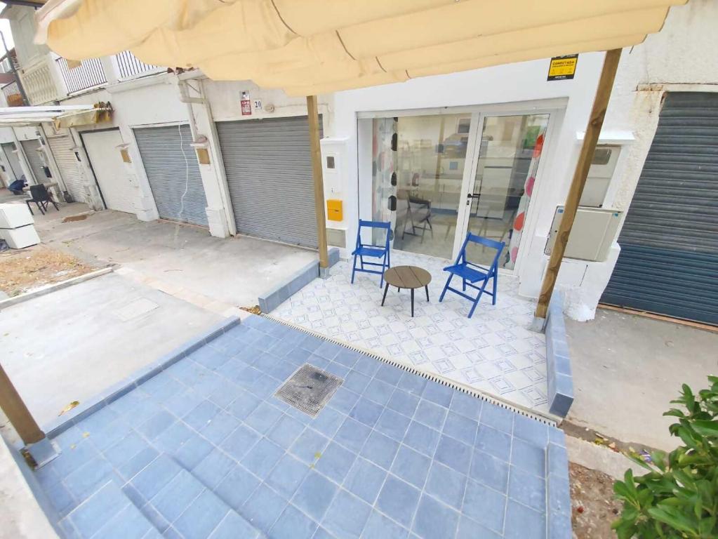 LA MAISONNETTE BLEUE - 4
