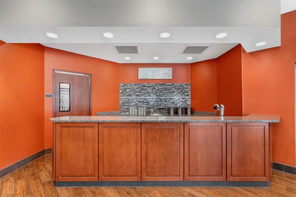 Drury Inn & Suites Fort Myers Airport FGCU — Restaurant & bars in Fort Myers, Florida