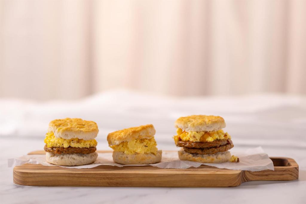 Drury Inn & Suites Fort Myers Airport FGCU — Restaurant & bars in Fort Myers, Florida