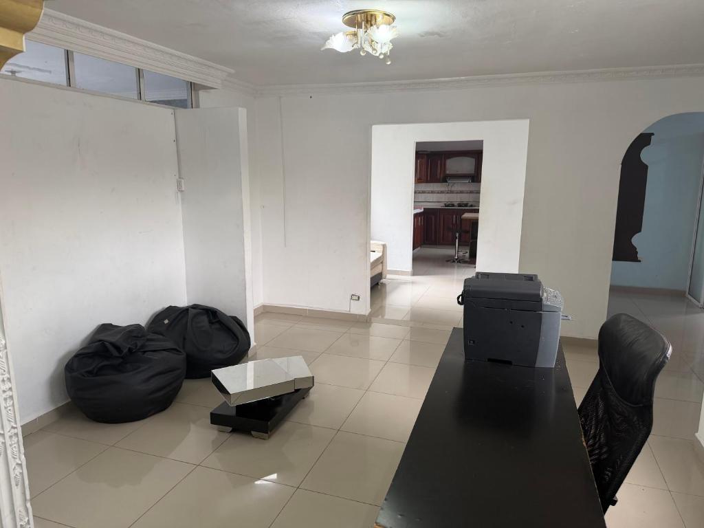 Apto-casa grande y espacioso, 6 habitaciones - 1
