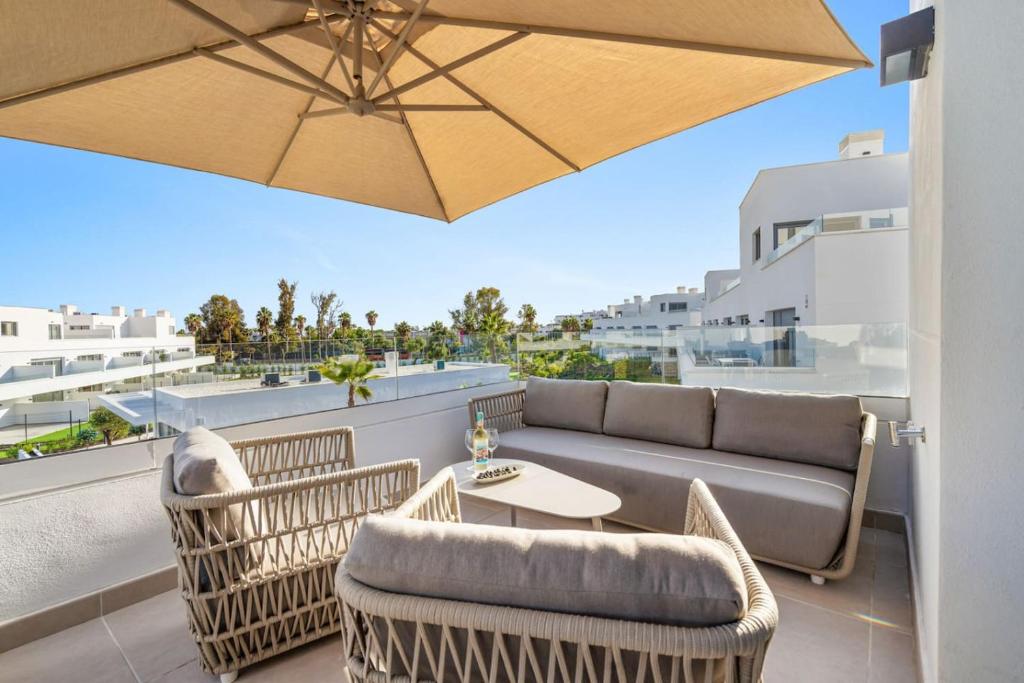 Luxury 3BR Aqua Gardens - Walk to Beach and Shared Pool - 2