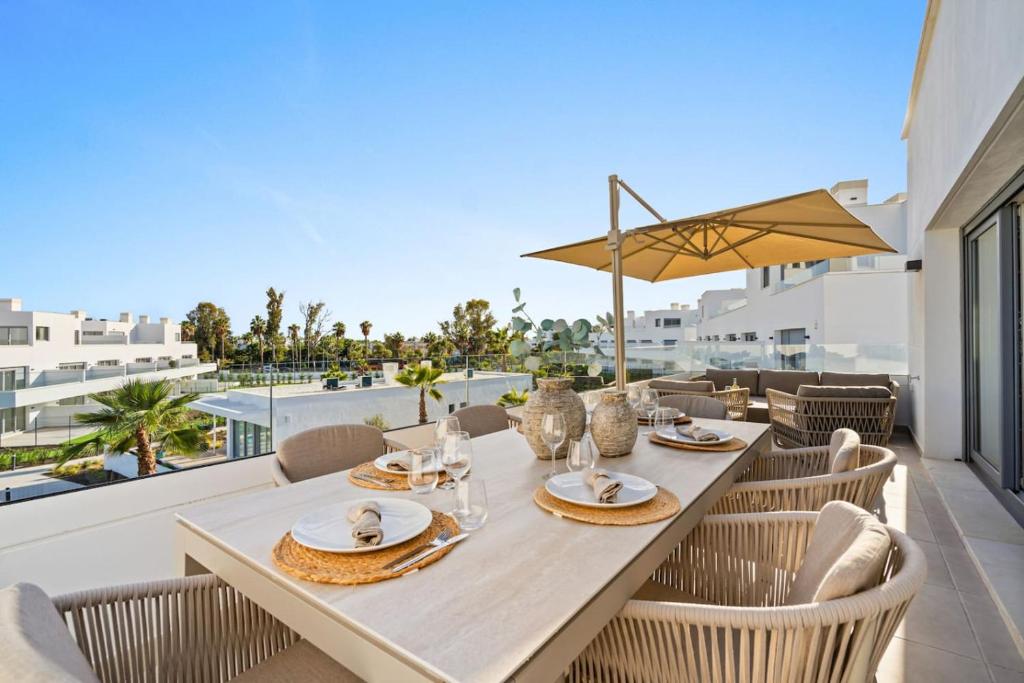 Luxury 3BR Aqua Gardens - Walk to Beach and Shared Pool - 4