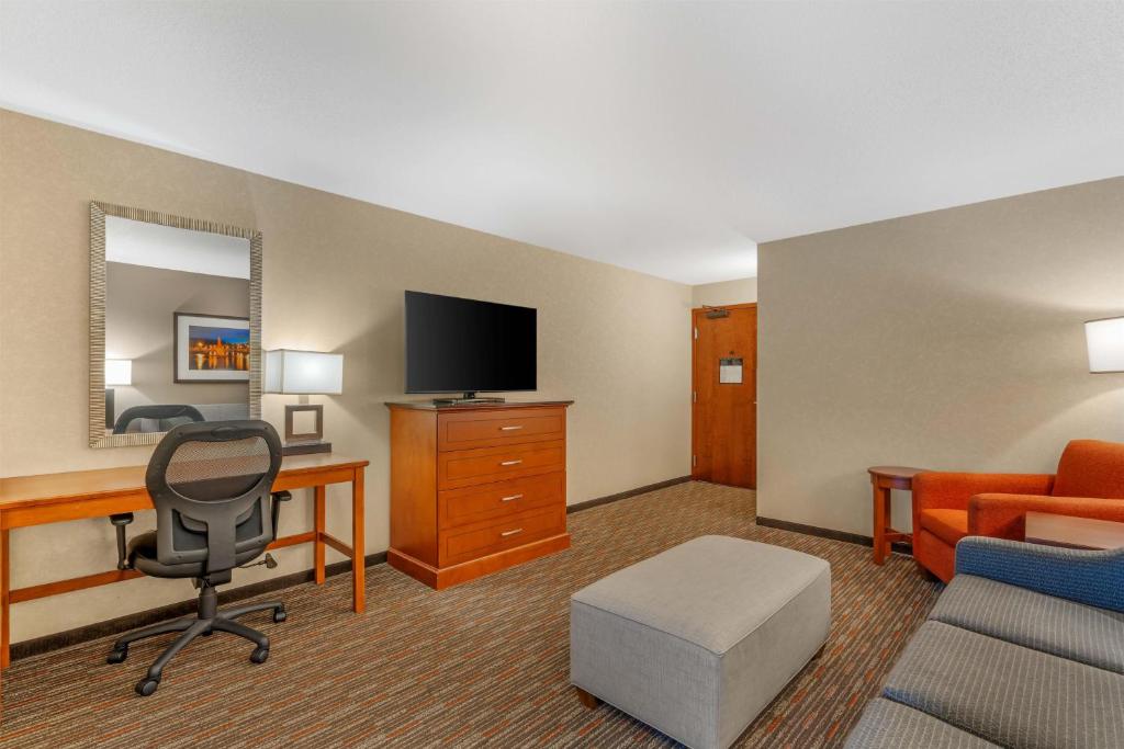 Drury Inn & Suites Fort Myers Airport FGCU — Hotel rooms in Fort Myers, Florida