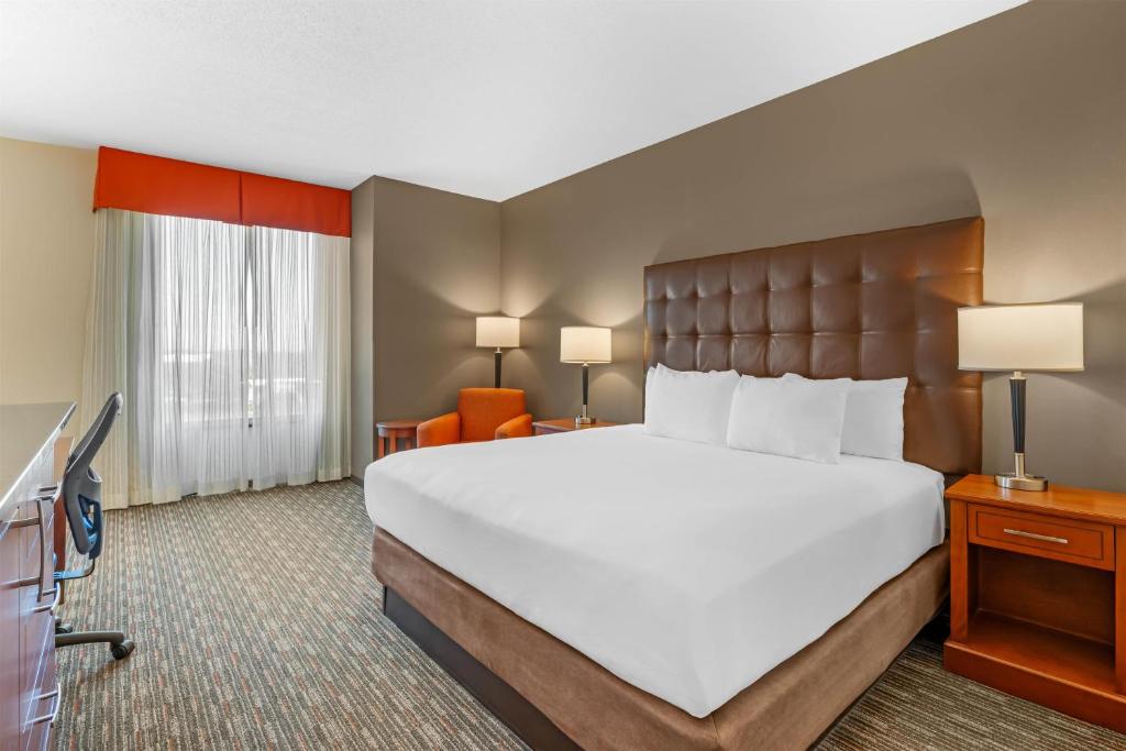 Drury Inn & Suites Fort Myers Airport FGCU — Hotel rooms in Fort Myers, Florida