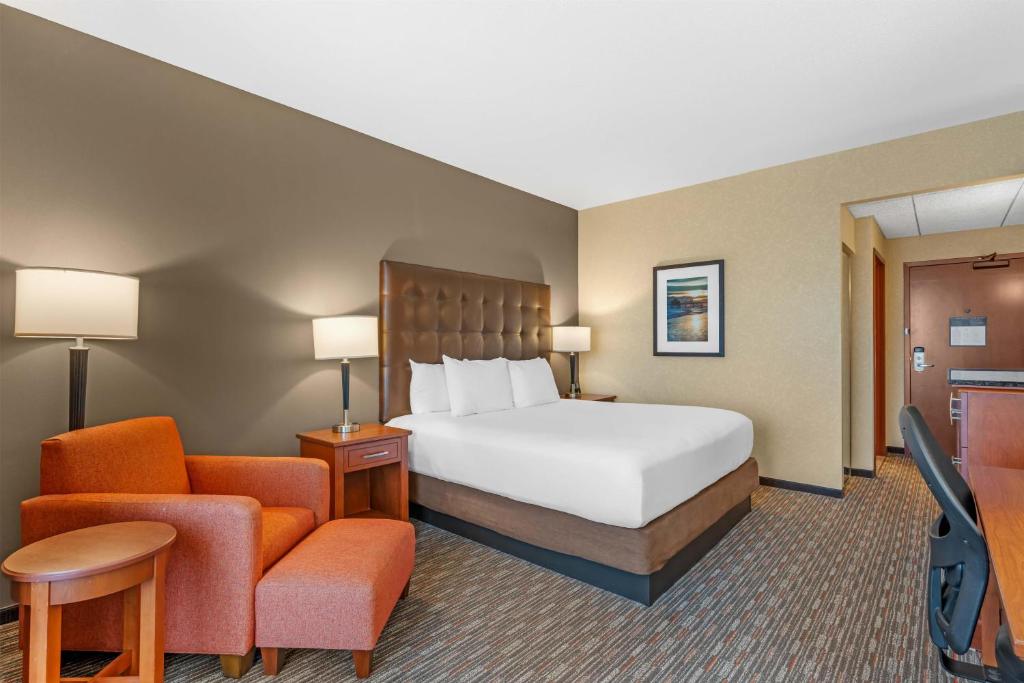 Drury Inn & Suites Fort Myers Airport FGCU — Hotel rooms in Fort Myers, Florida