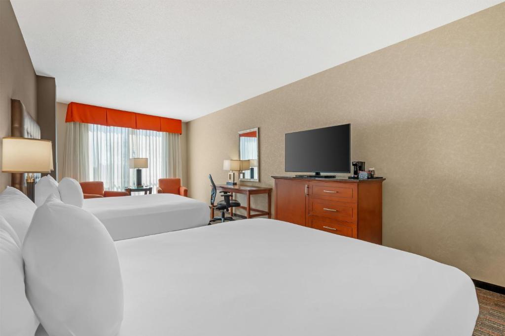 Drury Inn & Suites Fort Myers Airport FGCU — Hotel rooms in Fort Myers, Florida