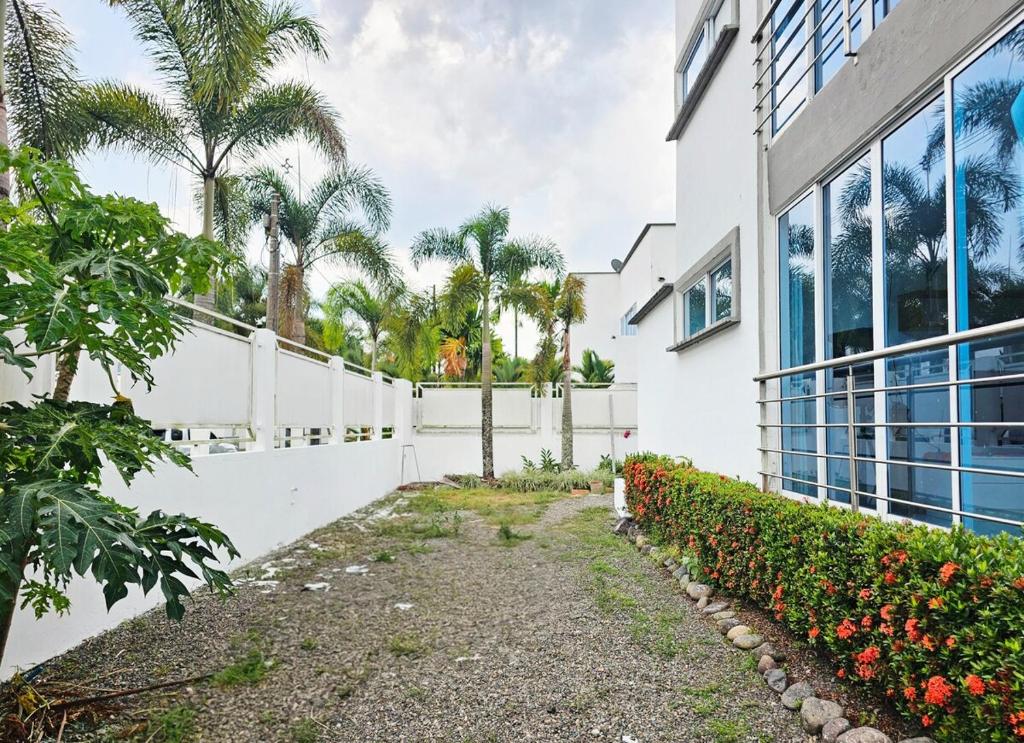 Casa con piscina privada cerca al Aeropuerto - 3