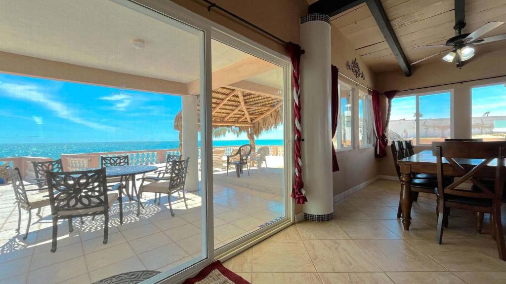 Recently Updated Beachfront Home Casa Neblina - 2