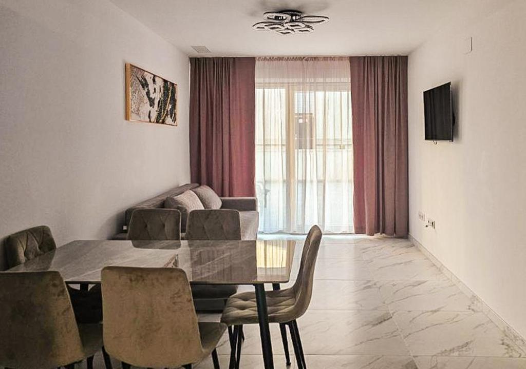 Luxury Beachfront Family Apartment - 1