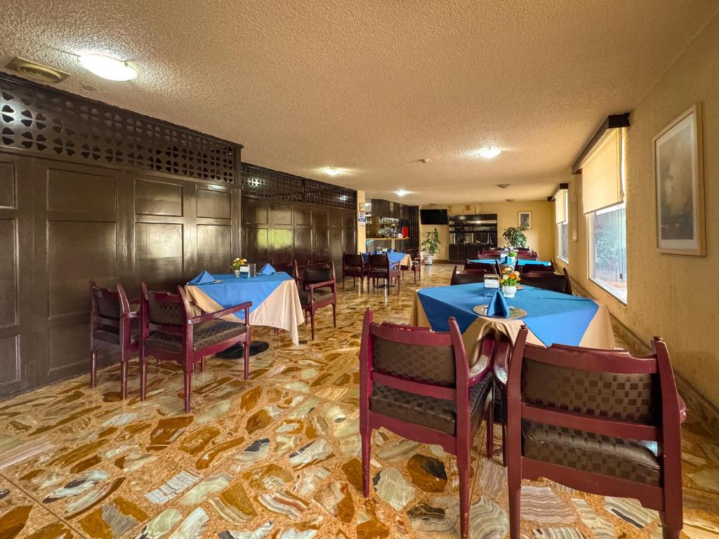 Hotel Montreal - 4