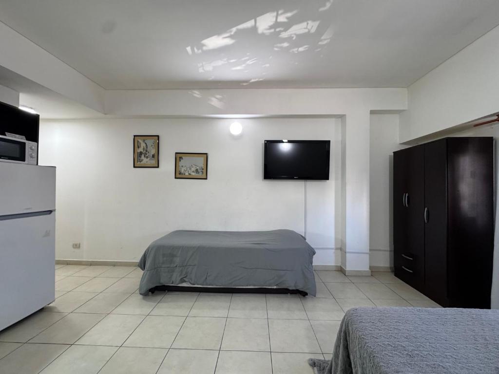 Cares Azcuénaga, Morón, Buenos Aires - 5