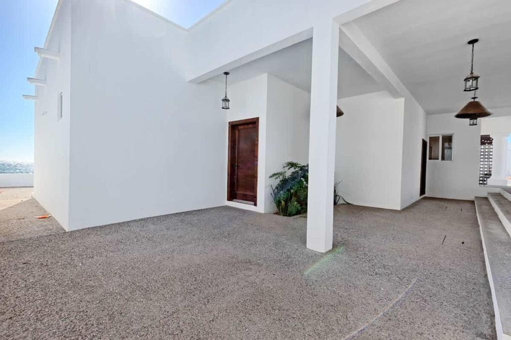 Luxury & Spacious Beachfront Home Casa Espiritu - 4