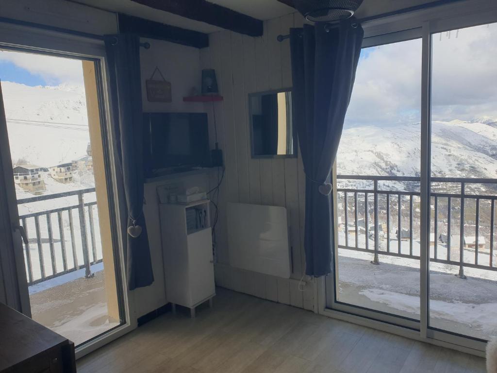 VUE PANORAMIQUE SUR LES PYRÉNÉES - 2