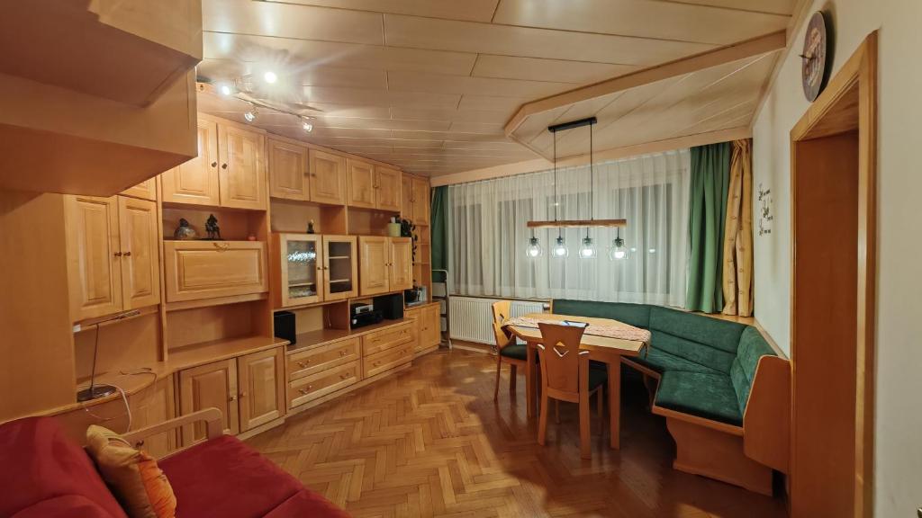 Vintage Apartment - 1