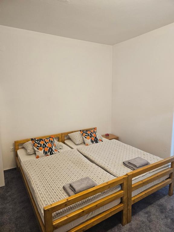 Apartment Bisić with private parking - 2