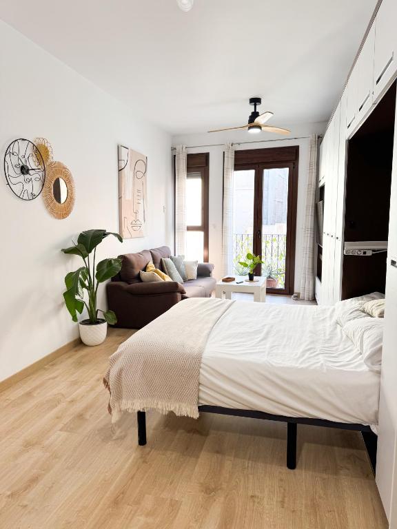Chic Studio with Castle View Balcony and A/C - 2