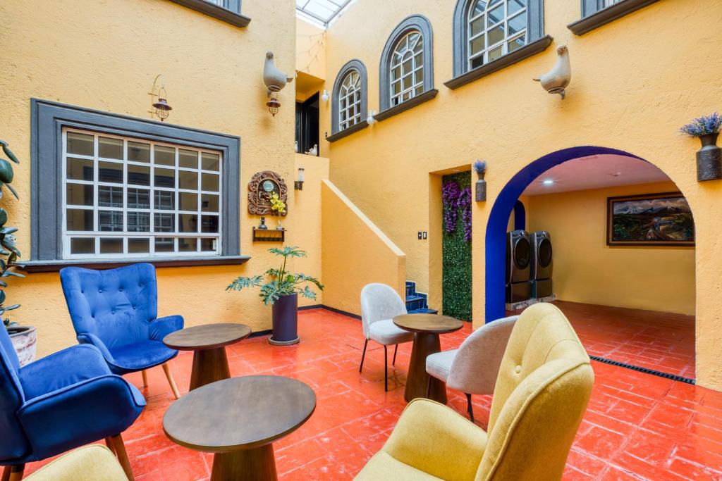 Casa Blue - 2