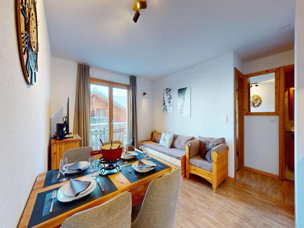 Appealing apartment with balcony - 1