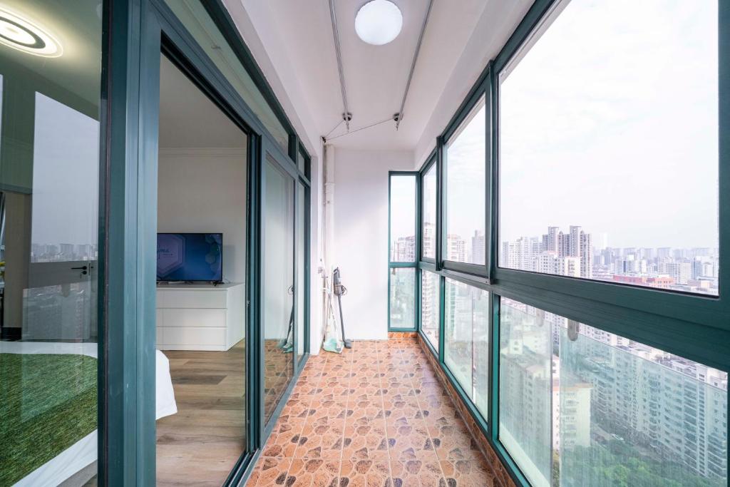 タイムズ ハイ サービスド レジデンス シャンハイ シュージャーホイ タワー (Tyms High Serviced Residence Shanghai Xujiahui Tower) バルコニー/テラス