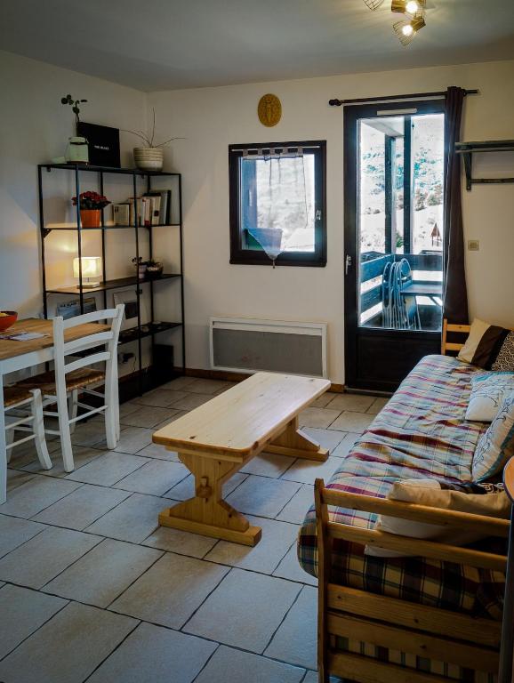 Studio avec coin montagne, balcon, toutes proximités - 3