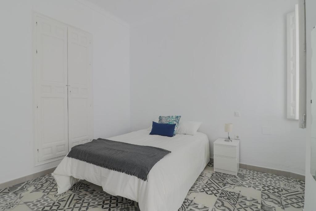 C11 - Cosy 7 Bedrooms in Plaza Merced - 5