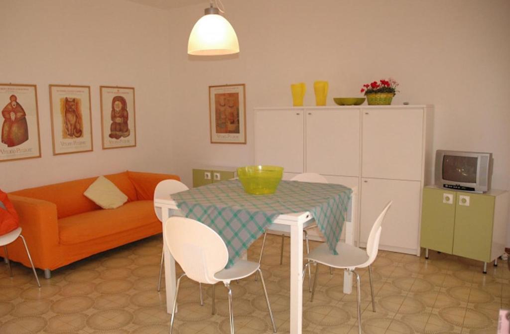 Villa with a large fenced garden - 2