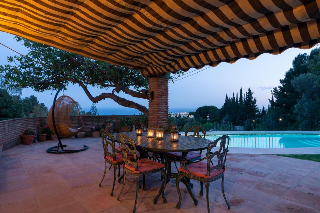 Gorgeous villa with pool - 1
