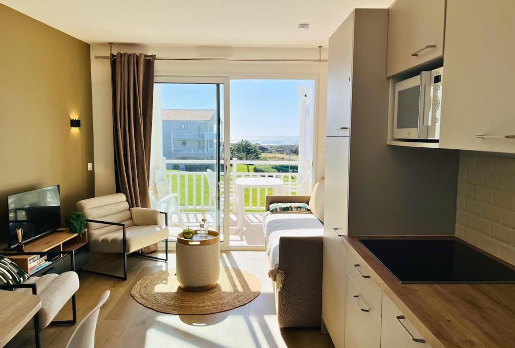 Light&Sea - 2-4 people - Pool access & sea view - 5